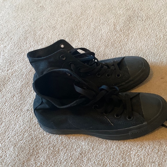 Converse - Picture 1 of 2